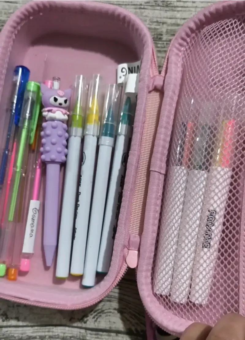 Estuche Escolar Rosa con Lápices y Diseño de Oso - 1
