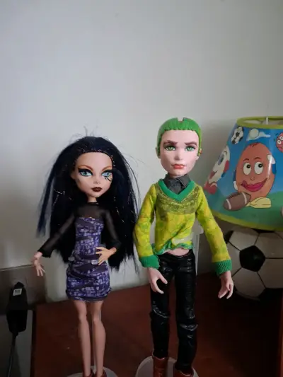 Muñecos de colección con ropa moderna - miniatura 1