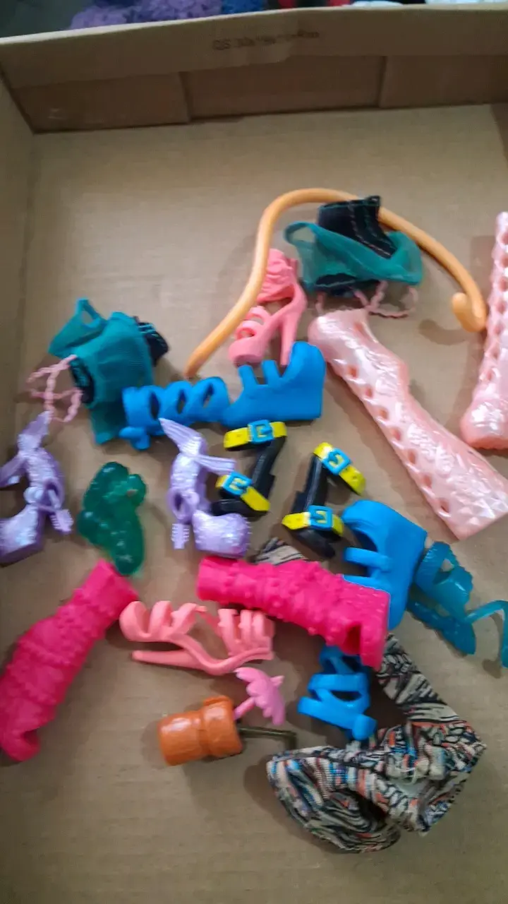 Accesorios de muñeca variados en caja - 3