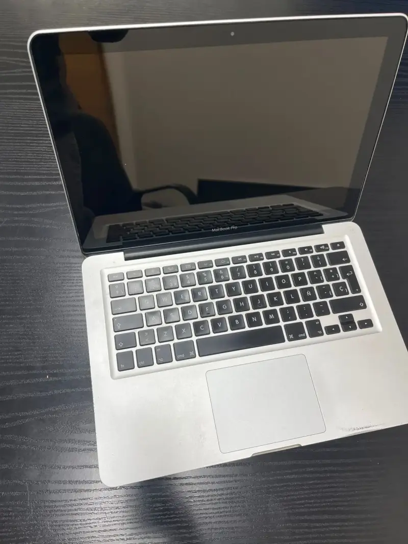 MacBook Pro 13 pulgadas 2012 con cargador - 1