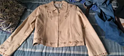 Chaqueta de cuero beige con bordados florales - miniatura 1