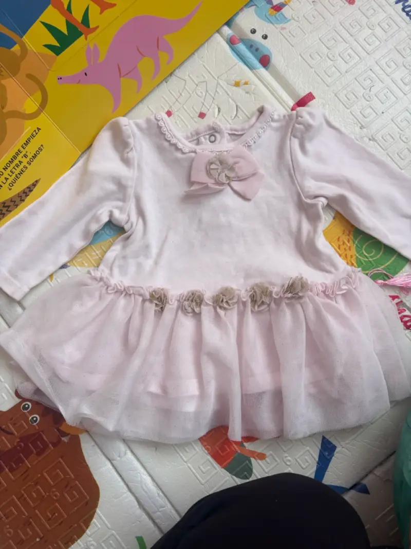 Vestido polera bebé rosa con lazo y flores - 1