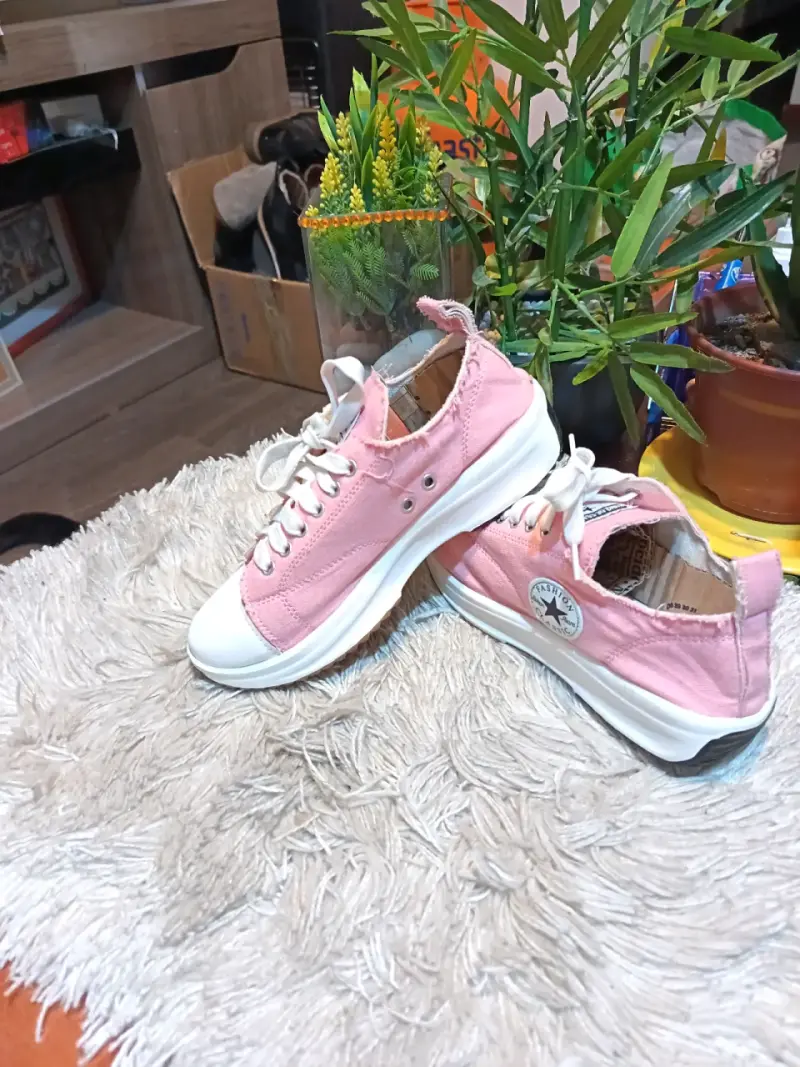 Zapatillas rosadas de lona estilo casual - 1