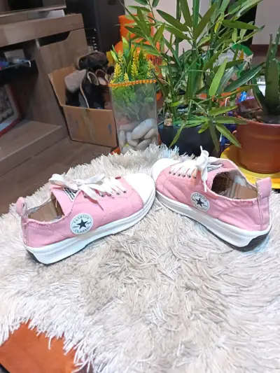 Zapatillas rosadas de lona estilo casual - miniatura 2