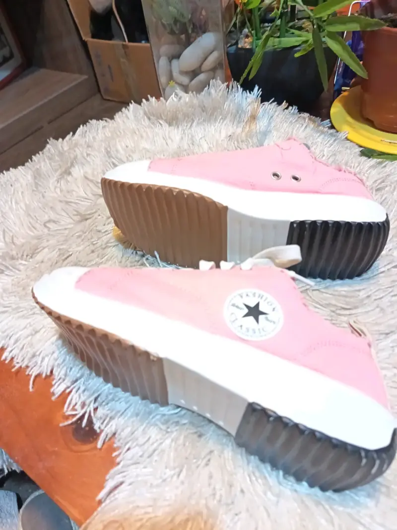 Zapatillas rosadas de lona estilo casual - 4