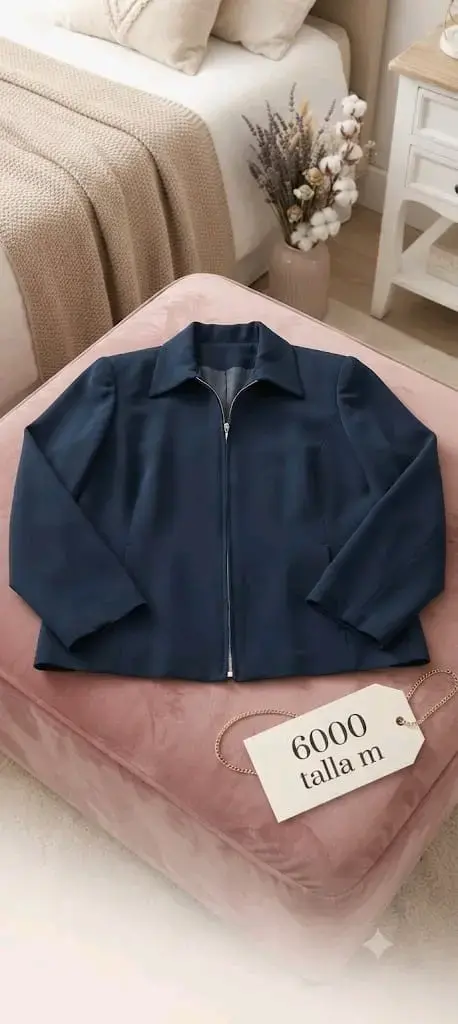 Chaqueta azul marino con cierre talla M