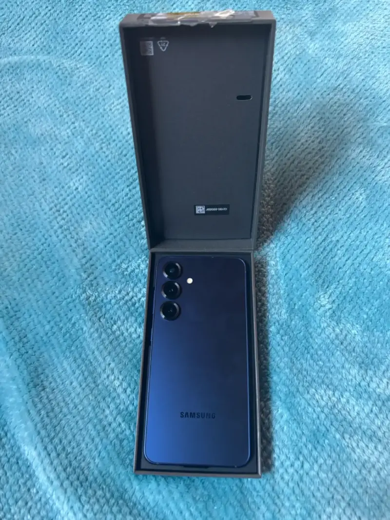 Samsung Galaxy S25 nuevo en caja - 2