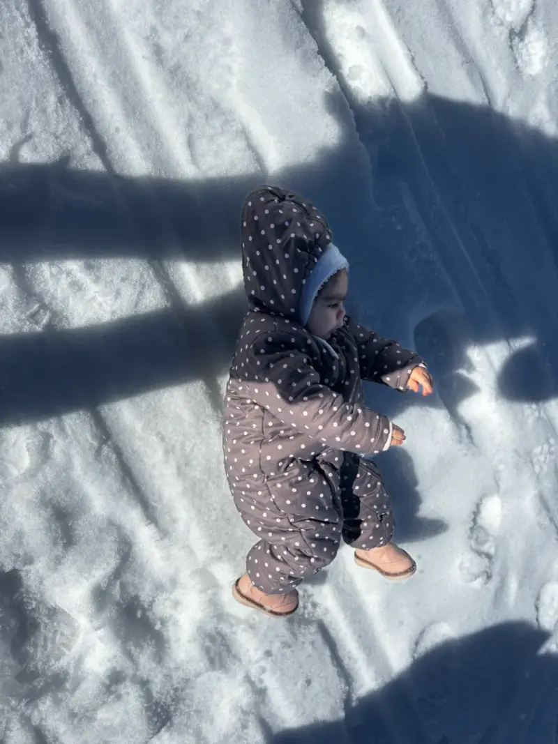 Enterito de nieve para bebé con diseño de lunares