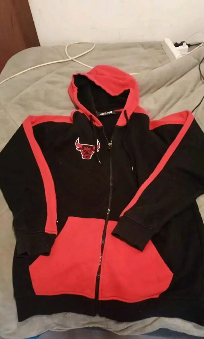 Polerón con capucha Chicago Bulls negro y rojo - 3