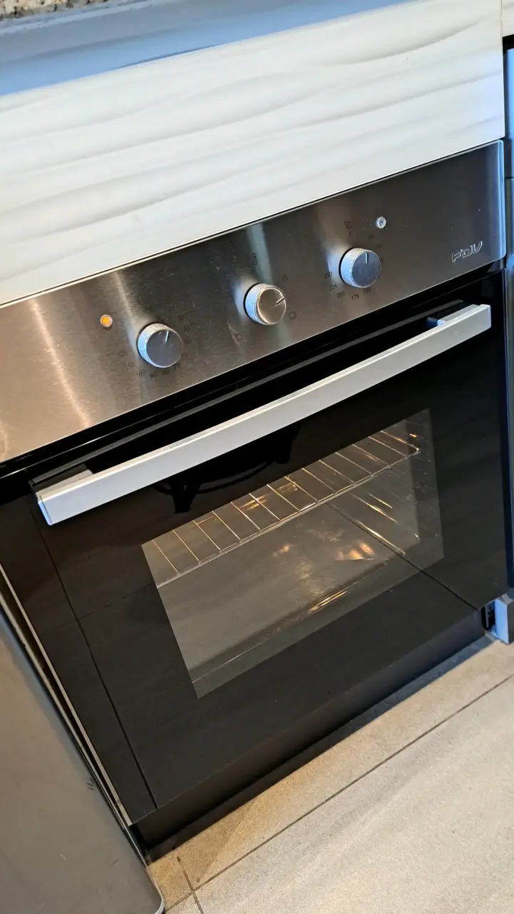 Horno empotrable de acero inoxidable con perillas - 6