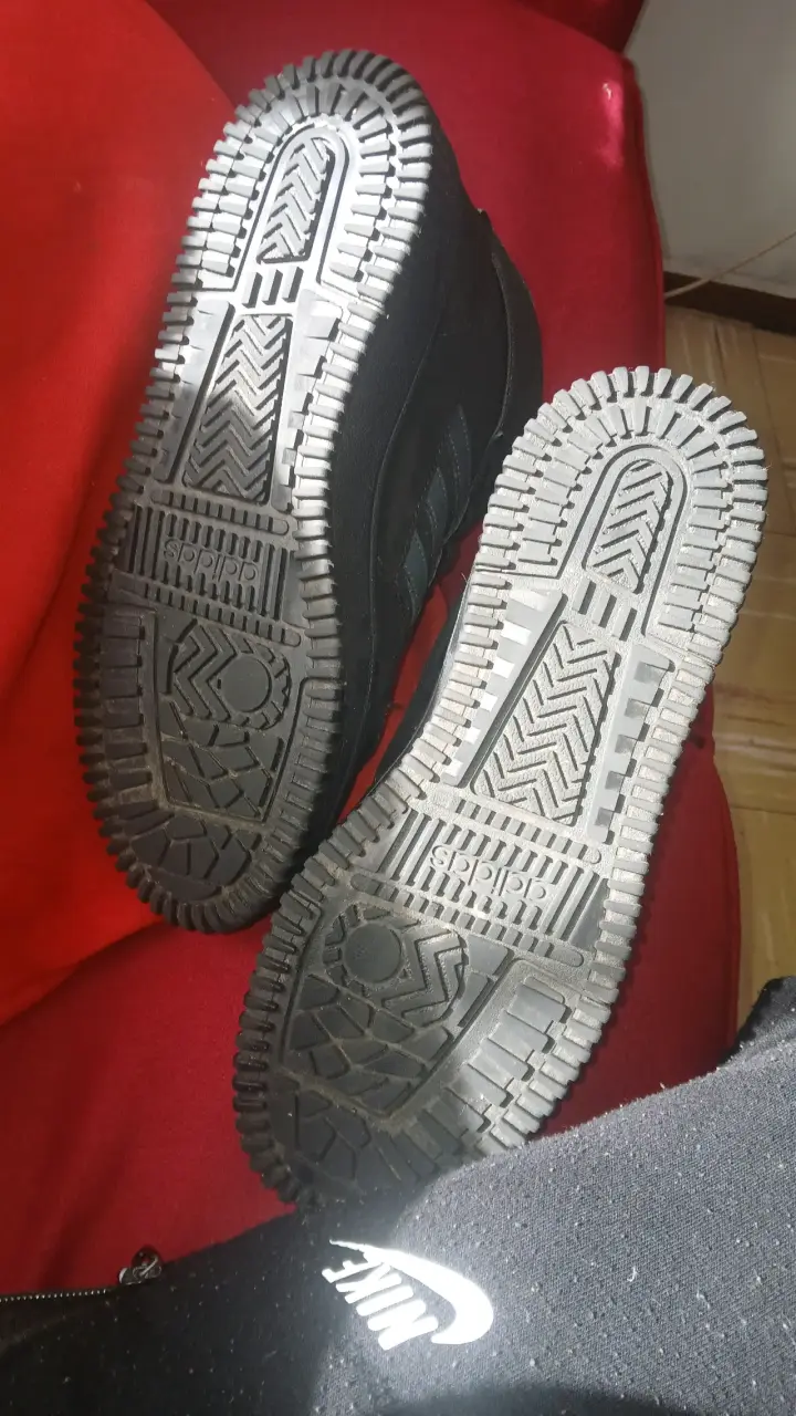 Zapatillas deportivas negras con forro interior - 2