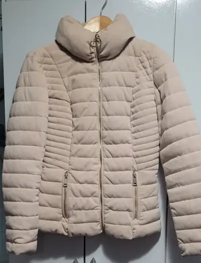 Chaqueta acolchada beige para mujer - miniatura 1