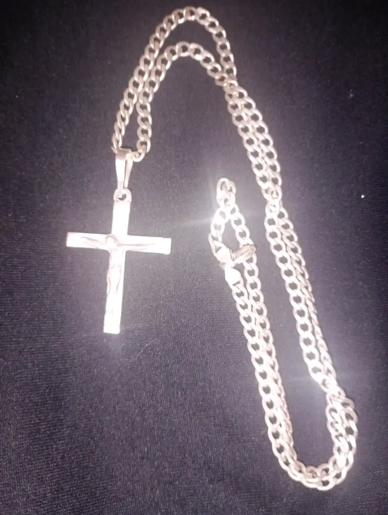 Collar de cadena con cruz de plata - 1