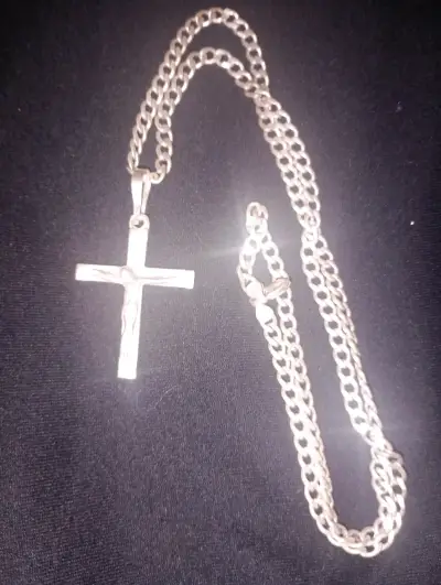 Collar de cadena con cruz de plata - miniatura 1