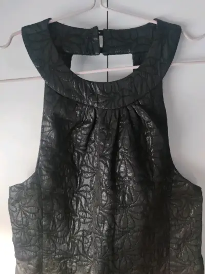 Vestido negro sin mangas - miniatura 1