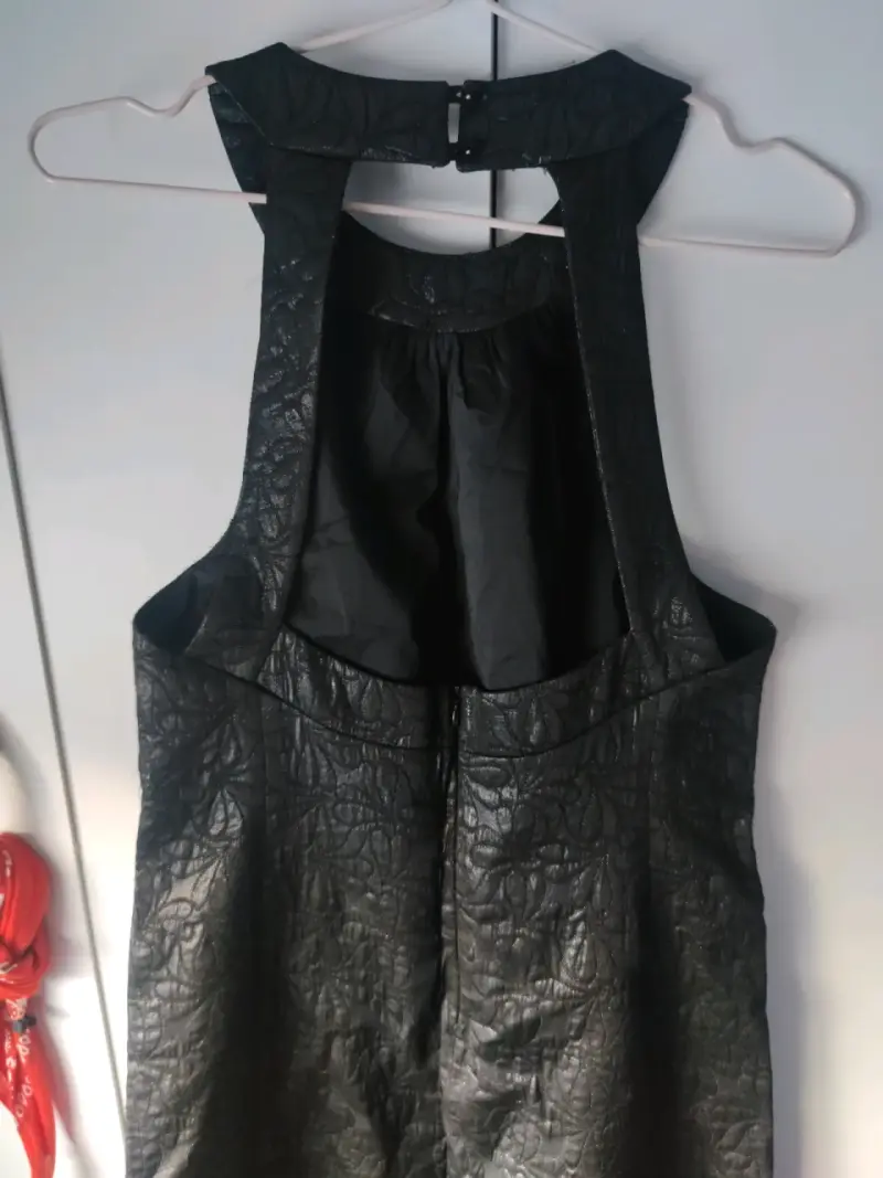 Vestido negro sin mangas - 2