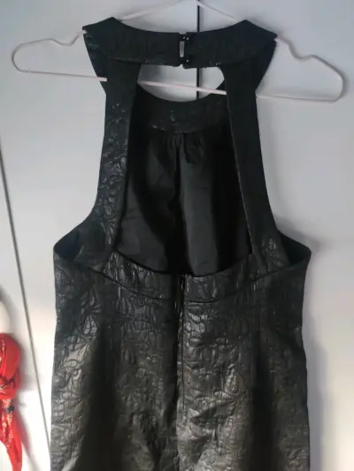 Vestido negro sin mangas - miniatura 2