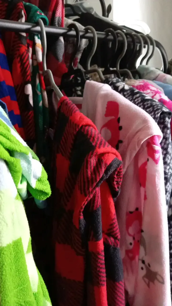 Lote de 25 pijamas para invierno. - 3