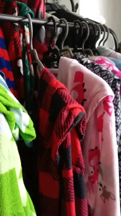Lote de 25 pijamas para invierno. - miniatura 3