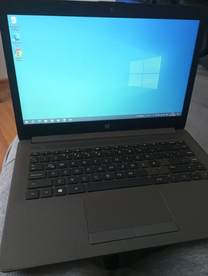 Notebook HP con pantalla de 14 pulgadas y Windows 10 - 2