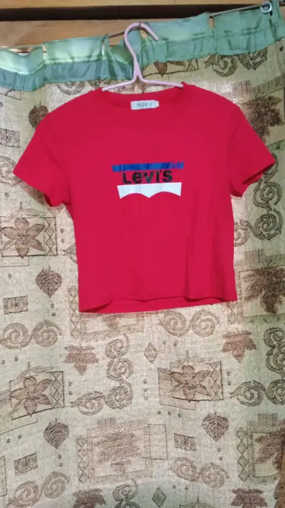Polera roja Levi's para mujer - miniatura 1