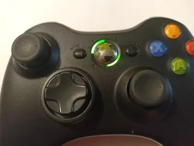 Control inalámbrico para Xbox 360 en buen estado - miniatura 4