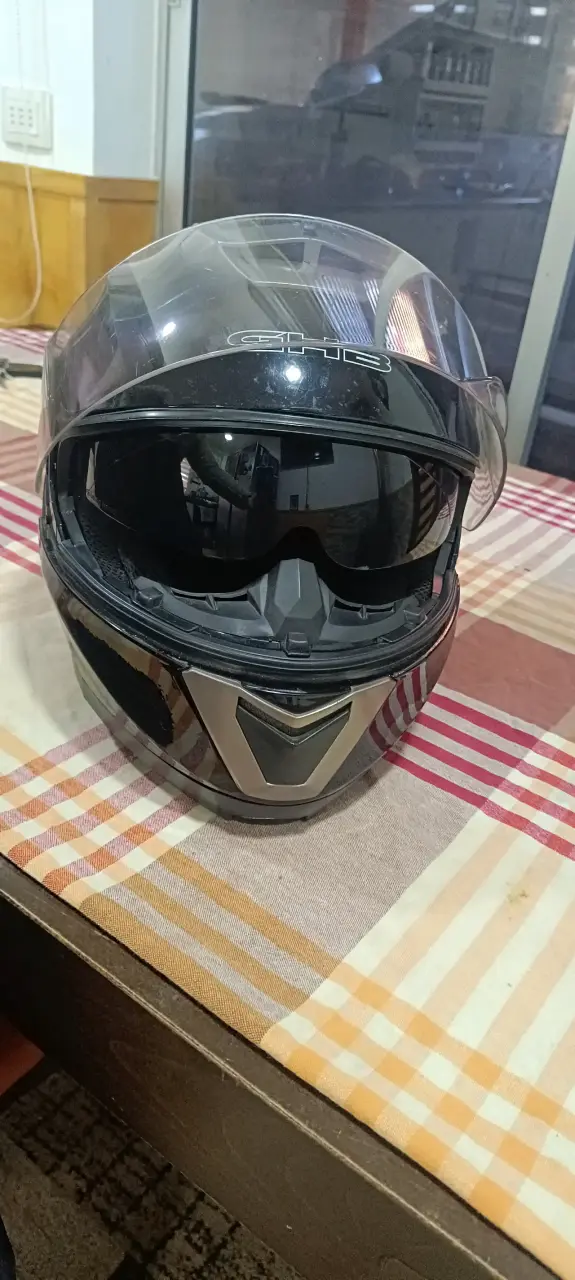 Casco de moto modular negro con visor - 1