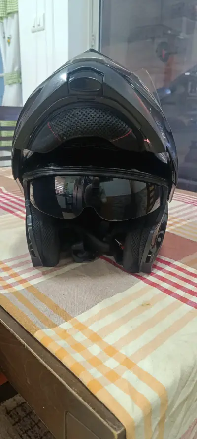 Casco de moto modular negro con visor - miniatura 2