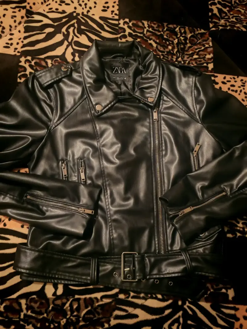 Chaqueta de cuero sintético negra Zara con cinturón - 3
