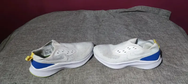 Zapatillas deportivas Nike blancas y azules - 3