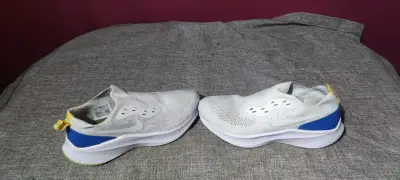 Zapatillas deportivas Nike blancas y azules - miniatura 3