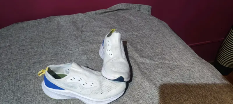 Zapatillas deportivas Nike blancas y azules - 4