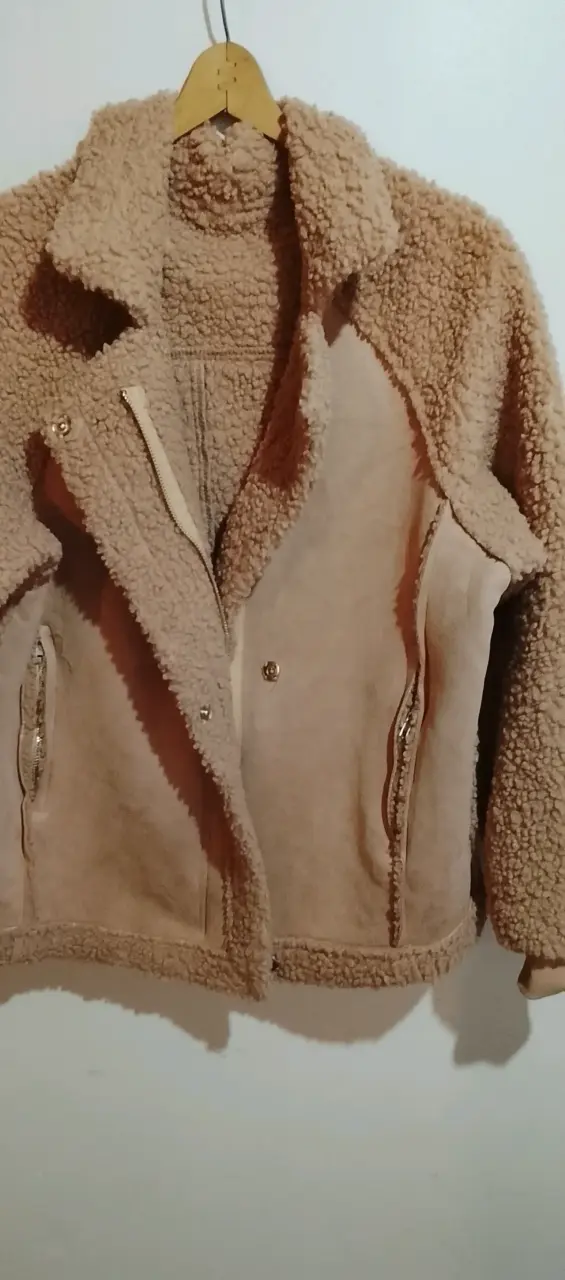 Chaqueta de piel sintética beige con forro de borrego - 3