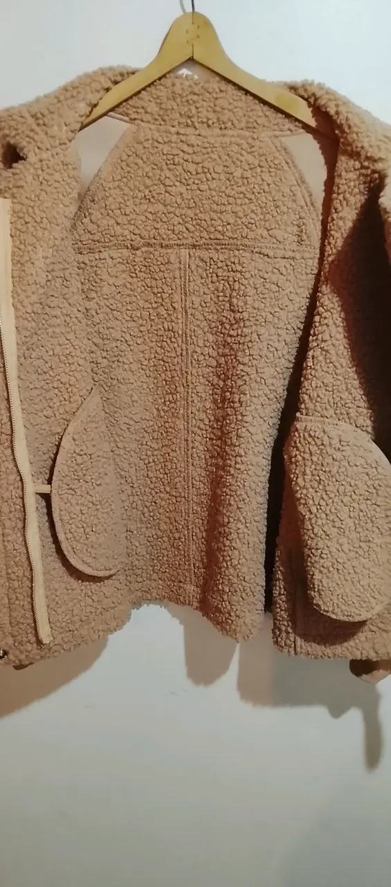 Chaqueta de piel sintética beige con forro de borrego - 7