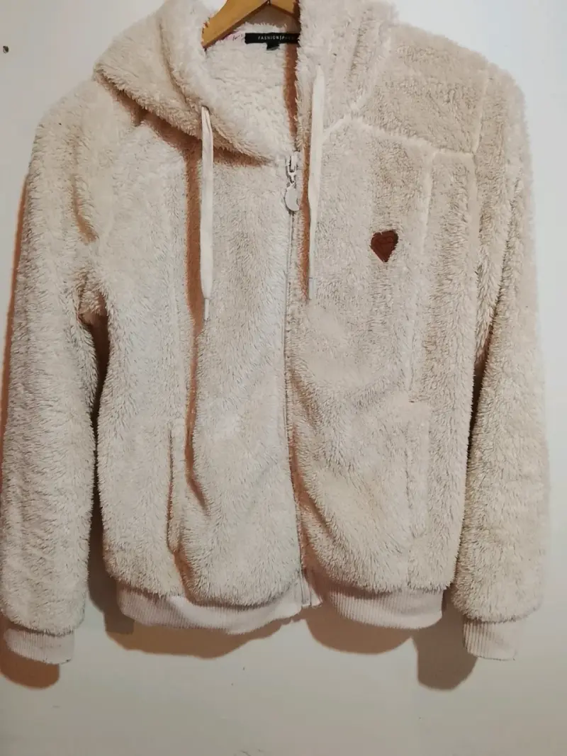 Chaqueta de piel sintética beige con forro de borrego - 10