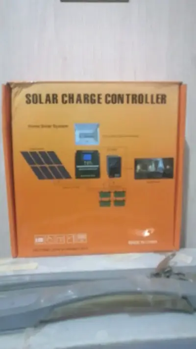 Controlador de Carga Solar MPPT 100A - miniatura 1