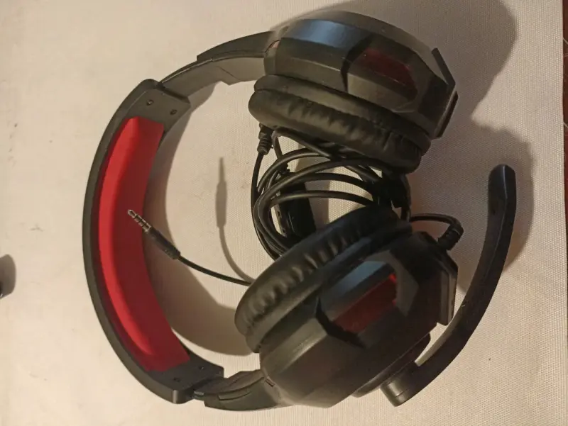 Audífonos gamer con micrófono Redragon - 1