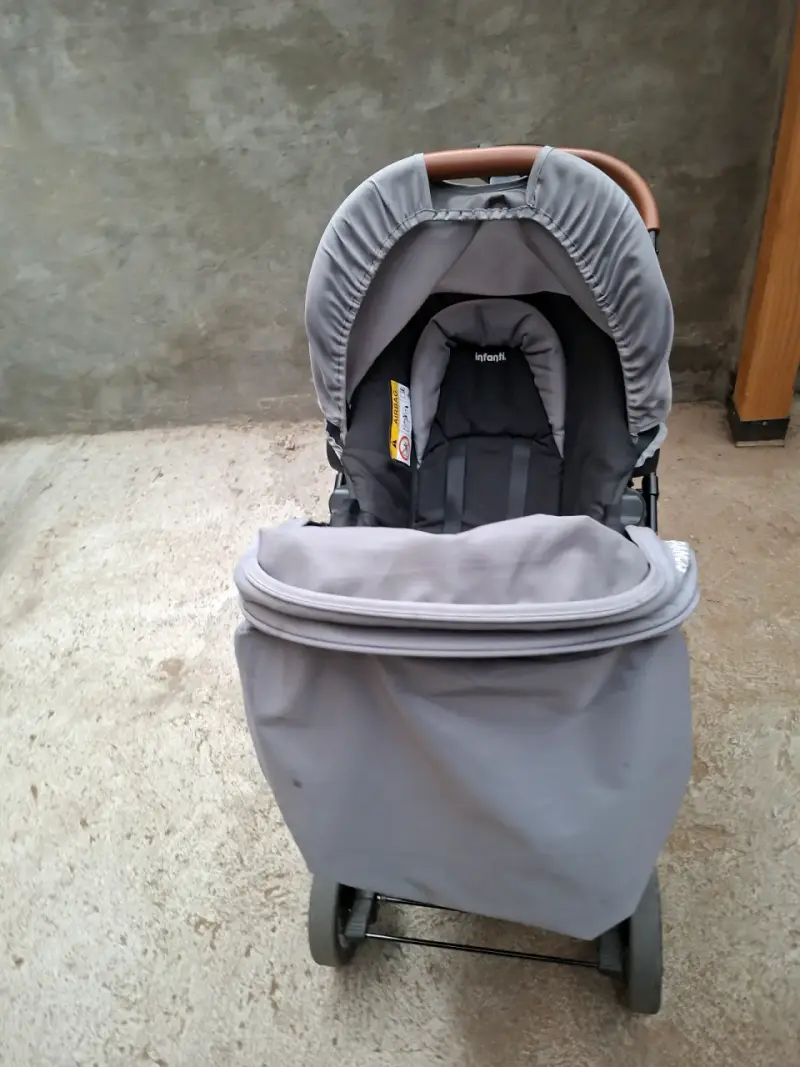 Coche de bebé Infanti con silla de auto gris - 5