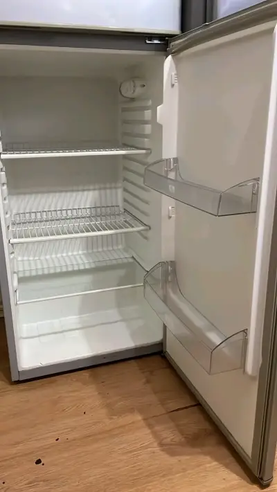 Refrigerador estándar buen estado - miniatura 2