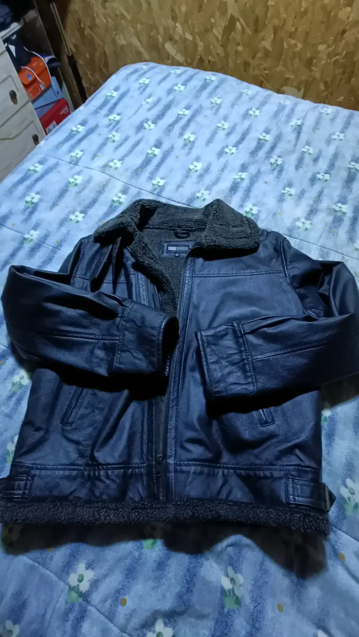 Chaqueta de cuero negra con forro cálido - 1
