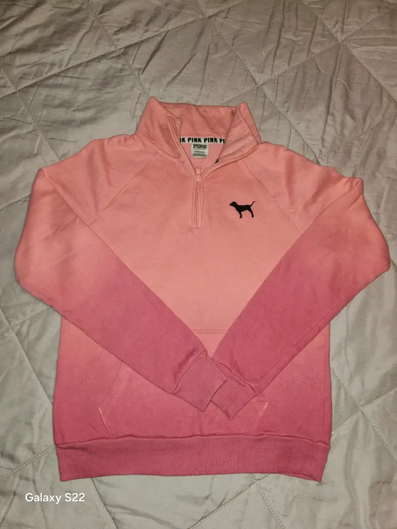 Polerón rosa degradado con logo de pink