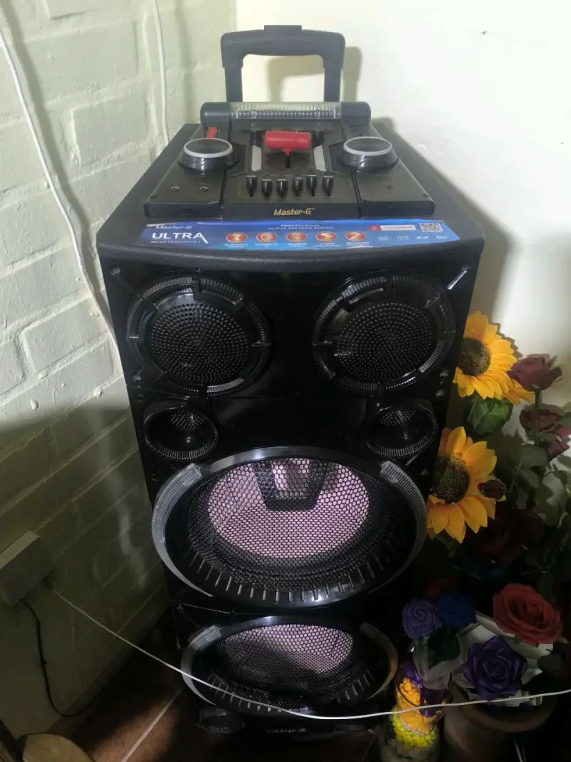Parlante Master-G Ultra con luces LED - 1