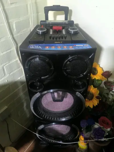 Parlante Master-G Ultra con luces LED - miniatura 1