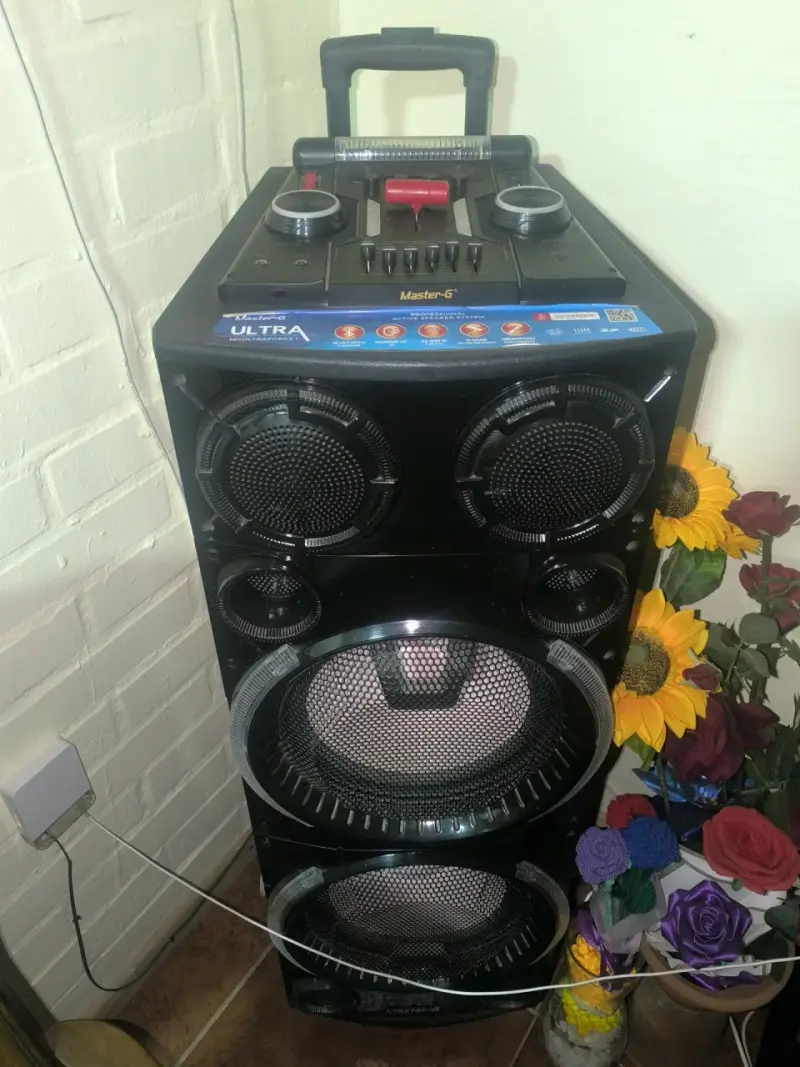 Parlante Master-G Ultra con luces LED - 2