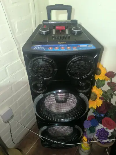 Parlante Master-G Ultra con luces LED - miniatura 2