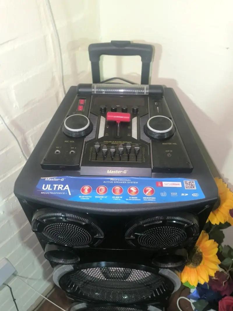 Parlante Master-G Ultra con luces LED - 3