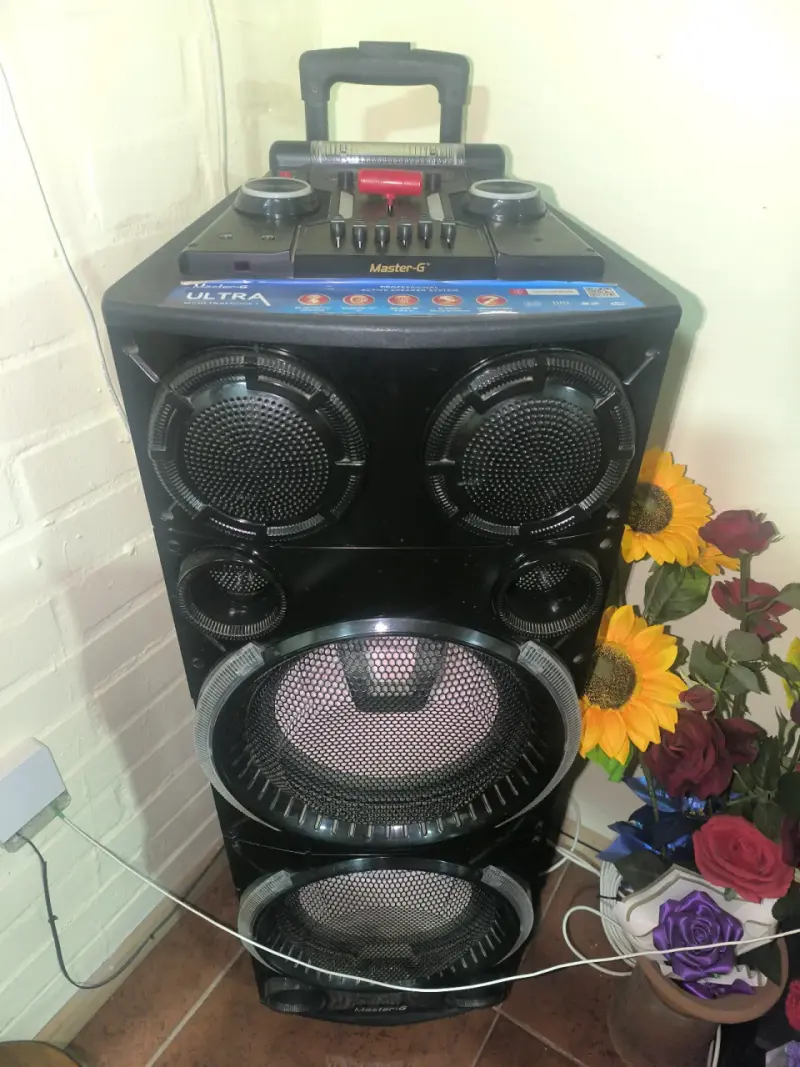 Parlante Master-G Ultra con luces LED - 4
