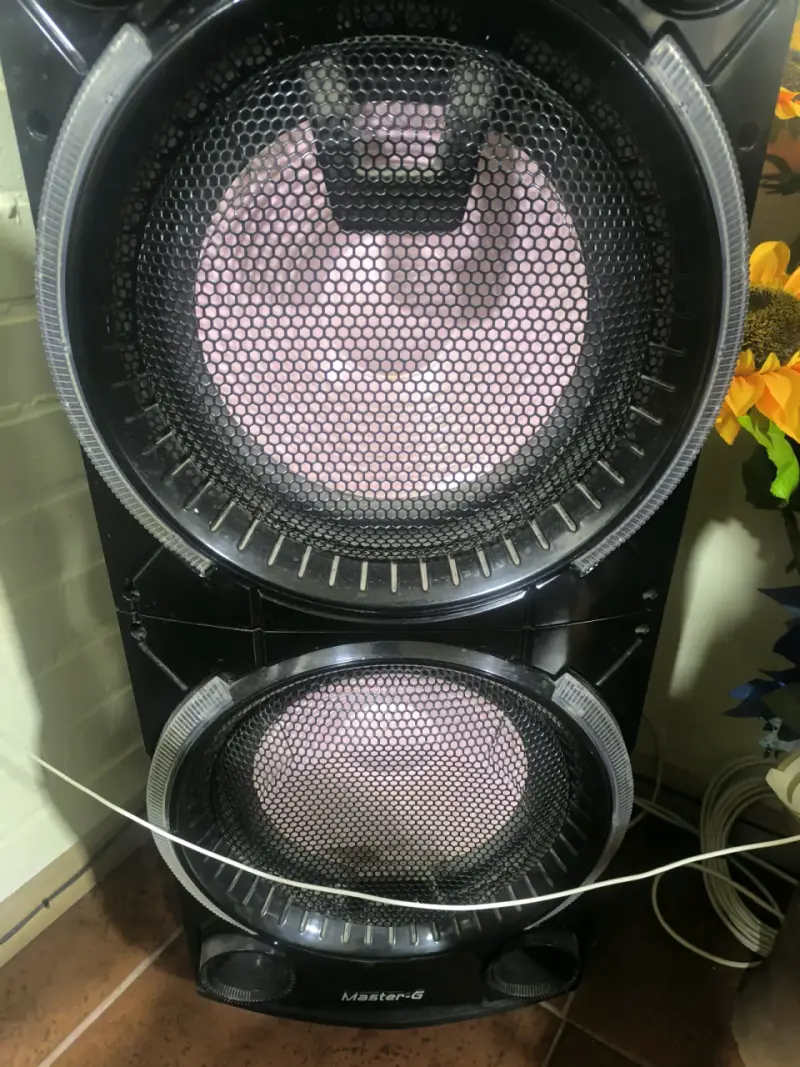 Parlante Master-G Ultra con luces LED - 5