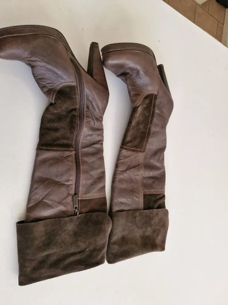 Botas de cuero marrón con tacón alto - 2