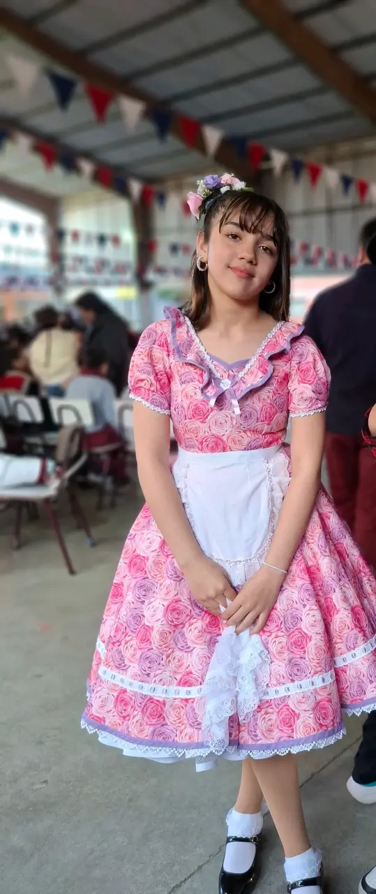 Vestido de huasita rosa con flores